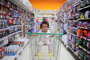 SAFETY TIPS FOR SHOPPING WITH YOUR CHILD
